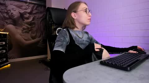 APHEX QUEEN online show from November 9, 2025, 5:17 am