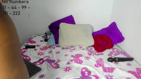 Snapshot of aphrodites_ass chatting on June 18, 2026, 4:22 pm Tati Colombian online show from June 18, 2026, 4:22 pm