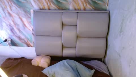 Apolo online show from September 19, 2025, 9:15 pm