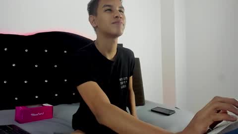 Snapshot of apolo1402 chatting on December 26, 2024, 10:52 pm Apolo online show from December 26, 2024, 10:52 pm