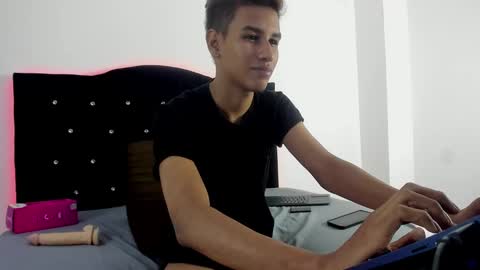 Snapshot of apolo1402 chatting on December 27, 2024, 2:58 am Apolo online show from December 27, 2024, 2:58 am