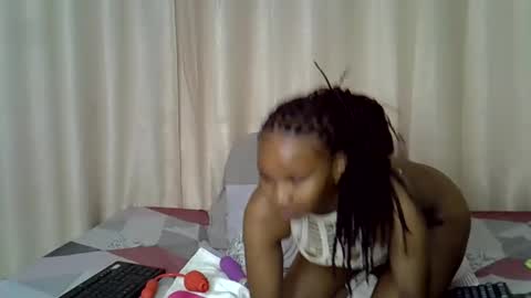 Snapshot of apple_queen24 chatting on February 7, 2026, 12:25 am Apple queen online show from February 7, 2026, 12:25 am