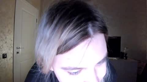 appleyummybuns online show from November 1, 2025, 10:50 am