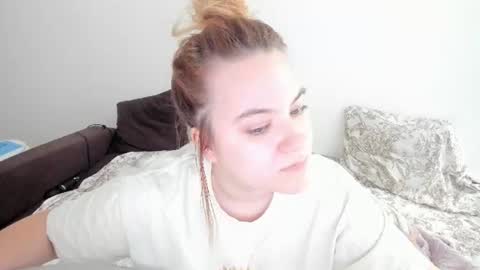 Snapshot of appleyummybuns chatting on June 30, 2026, 11:11 am appleyummybuns online show from June 30, 2026, 11:11 am