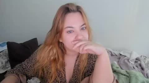Snapshot of appleyummybuns chatting on July 4, 2026, 5:35 am appleyummybuns online show from July 4, 2026, 5:35 am