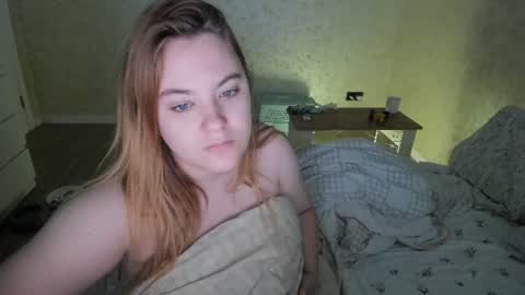 Snapshot of appleyummybuns chatting on July 16, 2026, 3:23 am appleyummybuns online show from July 16, 2026, 3:23 am