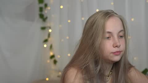  REYNA  my friend   online show from September 21, 2025, 8:27 am