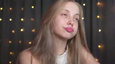  REYNA  my friend   online show from September 26, 2025, 5:28 pm