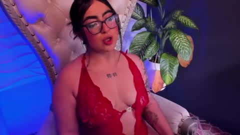 apprilfoxx online show from October 29, 2025, 3:14 pm