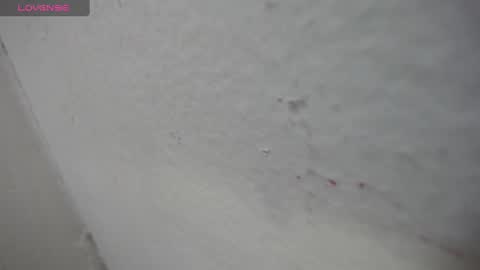 Aprhillove online show from February 6, 2025, 11:04 pm