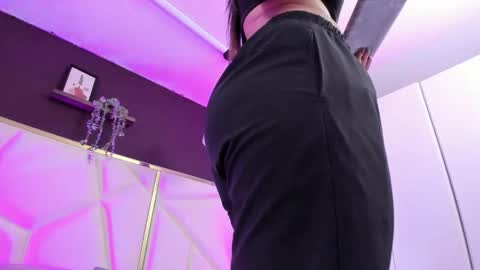 April online show from November 14, 2025, 11:20 am