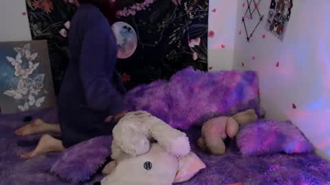 april_l6 online show from January 22, 2025, 5:38 pm