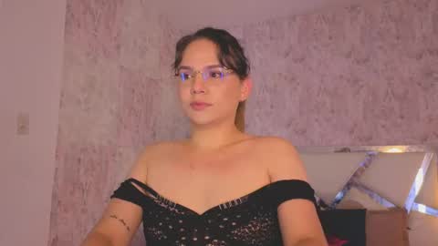 Snapshot of april_summer_ chatting on May 20, 2026, 8:48 pm Isabella online show from May 20, 2026, 8:48 pm