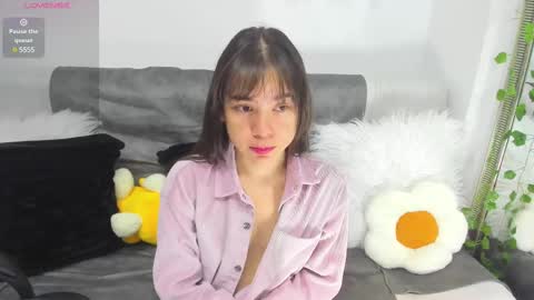 Snapshot of aprildubois_ chatting on February 26, 2025, 5:28 pm April online show from February 26, 2025, 5:28 pm