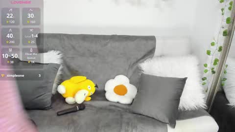 Snapshot of aprildubois_ chatting on March 6, 2025, 4:07 pm April online show from March 6, 2025, 4:07 pm