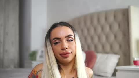 Snapshot of aprilhadid chatting on November 28, 2025, 6:43 pm Laura online show from November 28, 2025, 6:43 pm