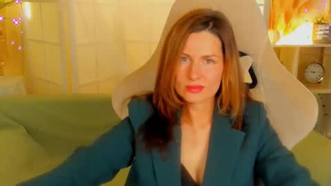 aprill_o_nill online show from December 7, 2024, 9:39 am