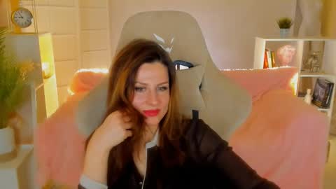 aprill_o_nill online show from February 6, 2025, 4:47 pm