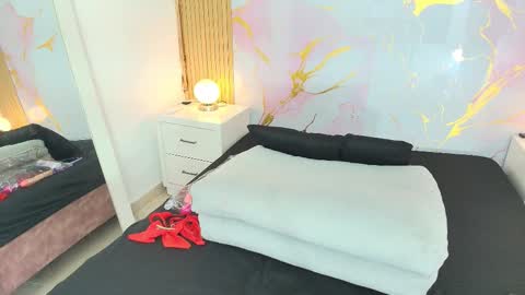 aprillross online show from February 14, 2026, 12:13 pm