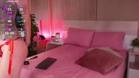 aprilqueenie online show from April 8, 2026, 7:47 pm