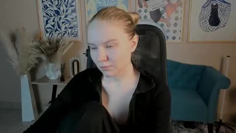 Snapshot of aprilserenity chatting on September 10, 2025, 2:00 am April. All year round. online show from September 10, 2025, 2:00 am