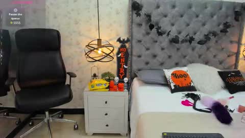 April online show from October 20, 2025, 7:14 pm