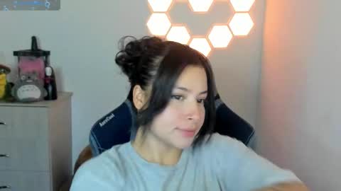 aqua emilly online show from September 25, 2025, 12:58 am