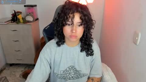 aqua emilly online show from October 18, 2025, 10:43 pm