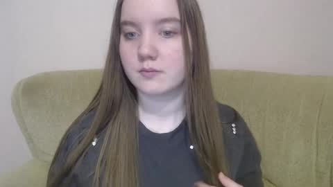 Josefin online show from November 13, 2025, 3:38 am