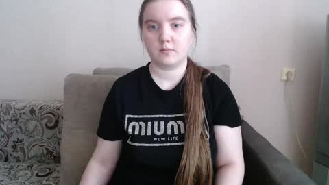 Josefin online show from April 10, 2026, 7:57 am