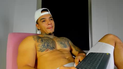 AquilesElpapi online show from October 9, 2025, 2:31 am