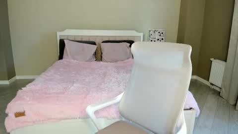 Lina online show from October 19, 2025, 8:48 am