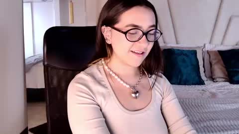 Snapshot of arabella__1 chatting on July 17, 2026, 1:01 am Arabella online show from July 17, 2026, 1:01 am