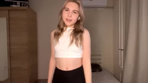 Emi online show from November 12, 2025, 1:22 pm