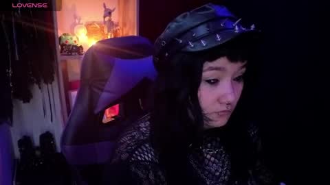 Snapshot of aradia66 chatting on May 18, 2026, 3:35 am Carolain online show from May 18, 2026, 3:35 am