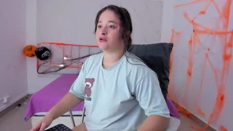 aradia_kiss online show from October 20, 2025, 7:47 pm