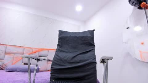 aradia_kiss online show from October 27, 2025, 9:30 pm