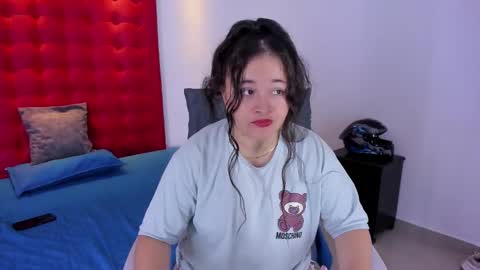 aradia_kiss online show from November 4, 2025, 12:48 pm