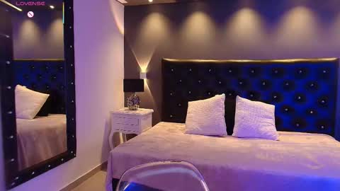 IGLondon mj2 online show from November 13, 2025, 8:52 pm