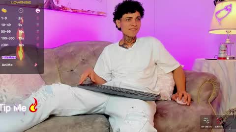 Snapshot of arceluuz chatting on February 22, 2025, 8:42 pm Arceluz online show from February 22, 2025, 8:42 pm