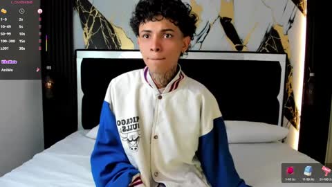 Snapshot of arceluuz chatting on February 23, 2025, 8:11 pm Arceluz online show from February 23, 2025, 8:11 pm