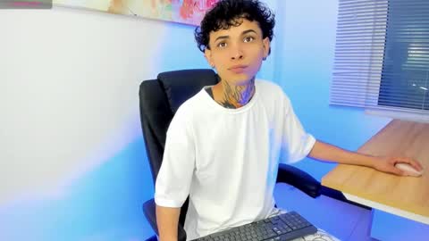 Snapshot of arceluuz chatting on February 24, 2025, 8:47 pm Arceluz online show from February 24, 2025, 8:47 pm