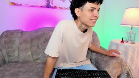 Snapshot of arceluuz chatting on February 25, 2025, 7:47 pm Arceluz online show from February 25, 2025, 7:47 pm