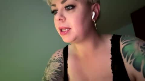 arctic_beauty online show from November 3, 2025, 11:48 pm