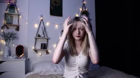 Jenny online show from September 25, 2025, 7:12 am