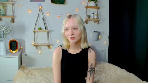 Jenny online show from November 3, 2025, 8:26 am