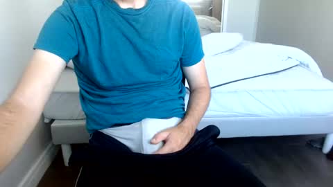 Snapshot of arekusan6 chatting on June 19, 2026, 5:45 am Arek online show from June 19, 2026, 5:45 am