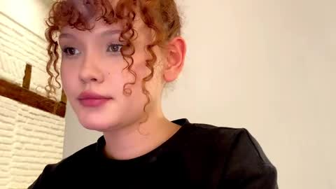 Snapshot of aresha_viree chatting on May 16, 2026, 7:34 pm Aresha online show from May 16, 2026, 7:34 pm