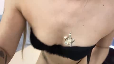 argentin3hotcouple online show from November 3, 2025, 4:14 am