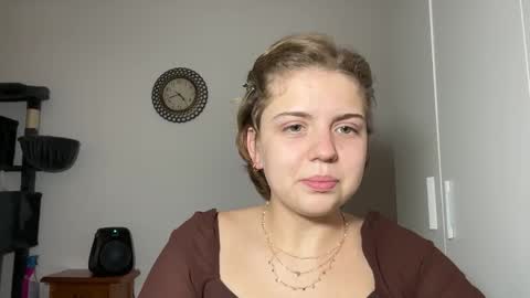 Snapshot of ari_crystal chatting on February 5, 2026, 2:43 pm ari_crystal online show from February 5, 2026, 2:43 pm